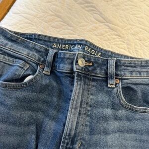 American Eagle High-Rise Mom Jeans